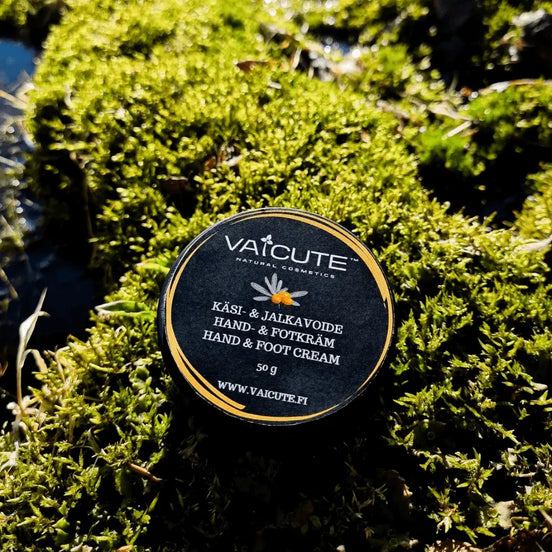 Vaicute käsi- ja jalkavoide sammalen päällä, suomalainen luonnonkosmetiikka